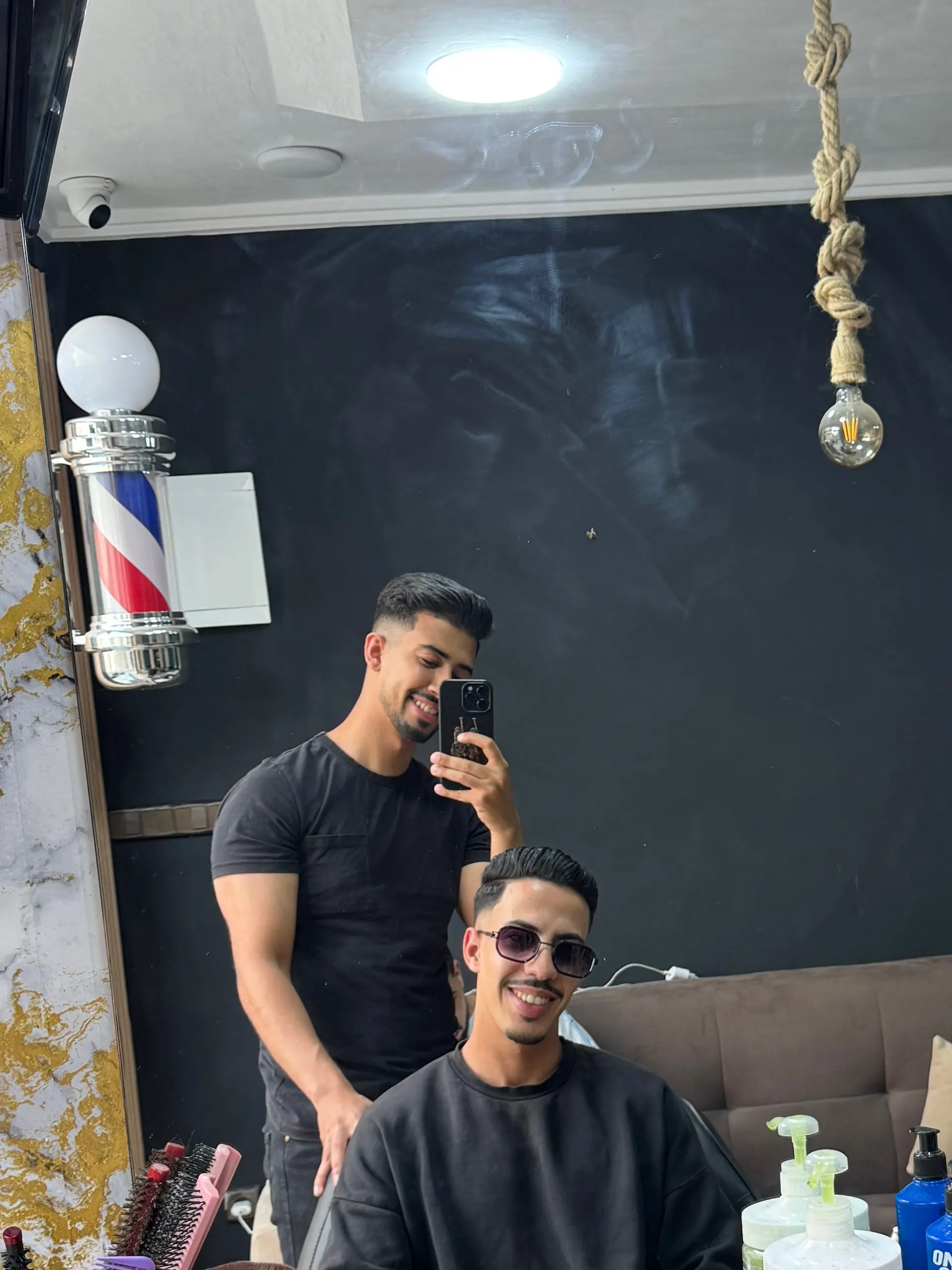 Cuts factory barbershop - صورة 2