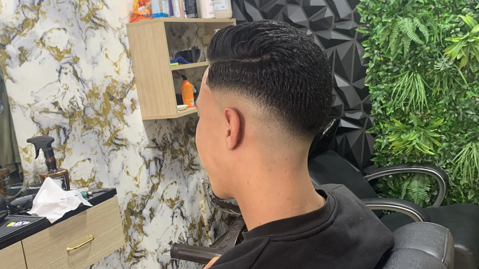 Cuts factory barbershop - صورة 4