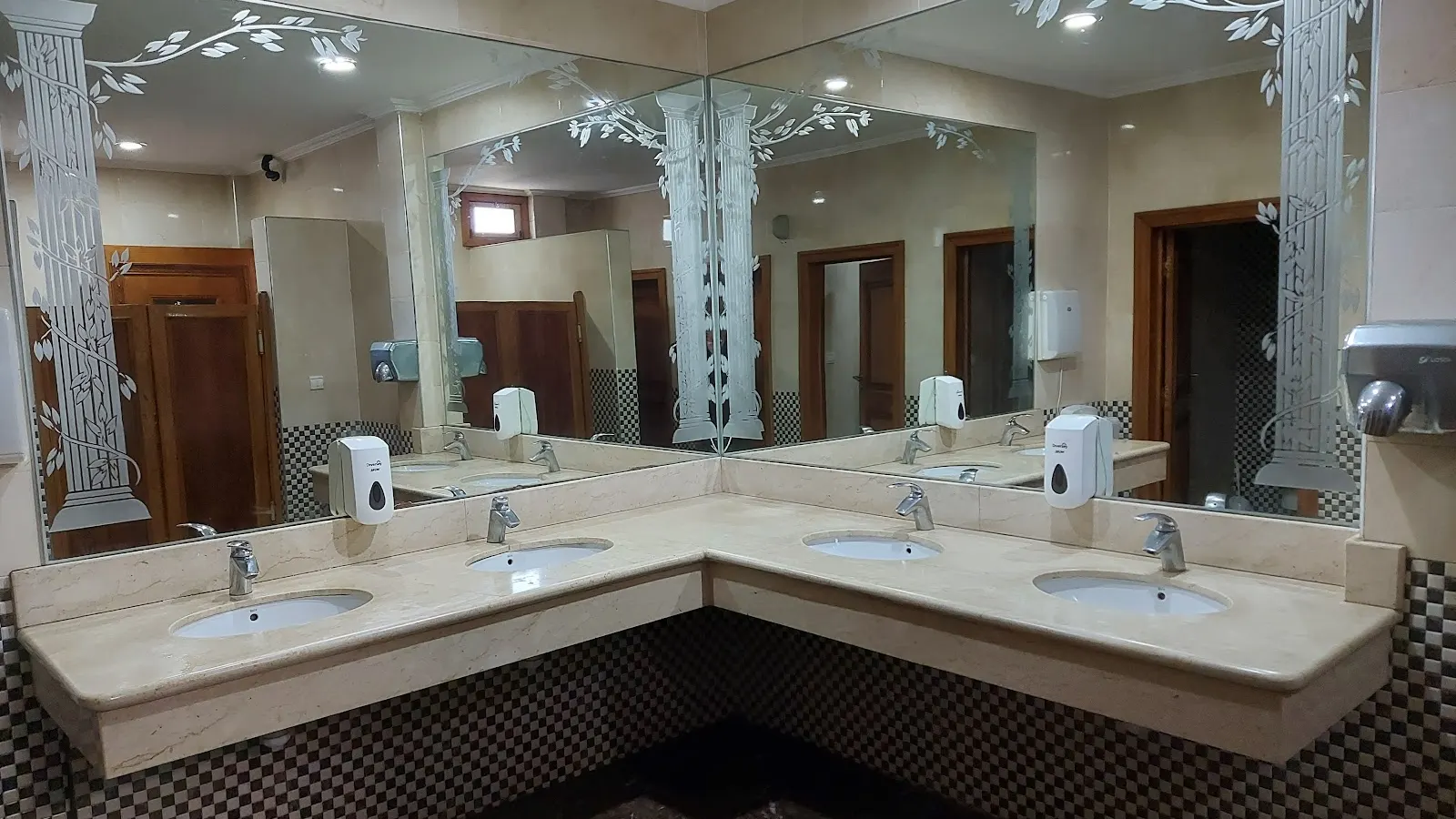 Omega Hotel - صورة 4