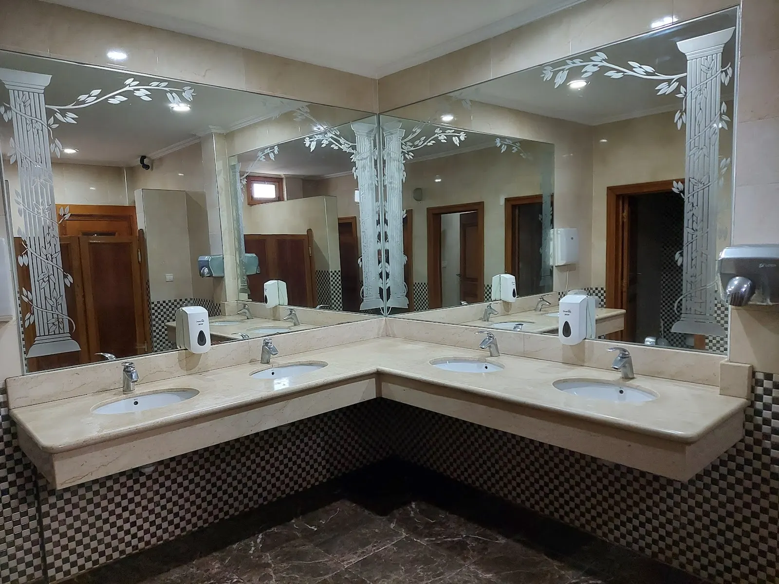 Omega Hotel - صورة 4