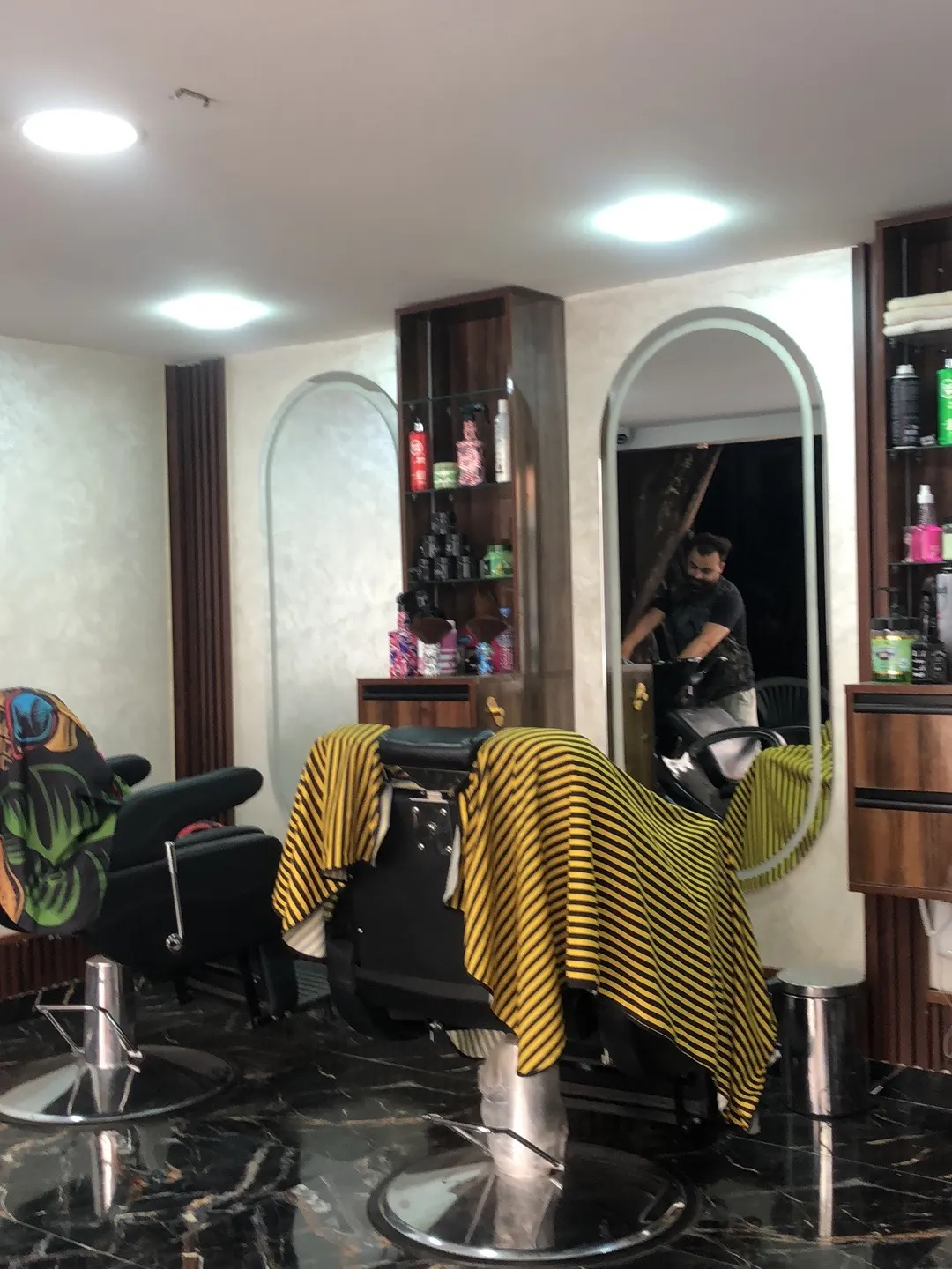 RM Deluxe Barber - صورة 2